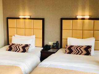 Отель Hotel Orion Old Town Тбилиси Стандартный двухместный номер с 2 отдельными кроватями-11